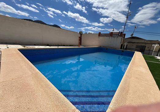 Country house in Algueña