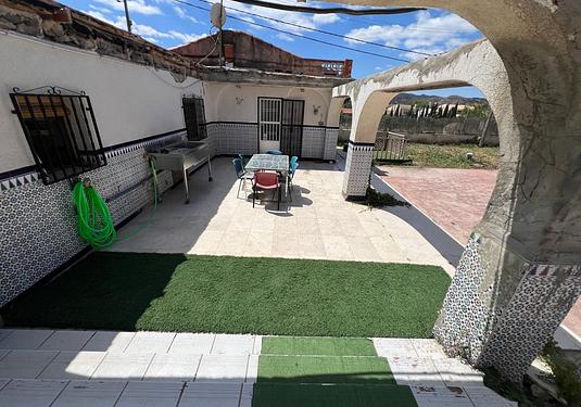 Country house in Algueña