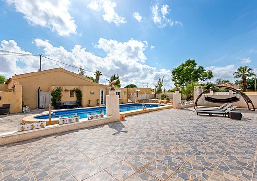 Villa in Los Montesinos