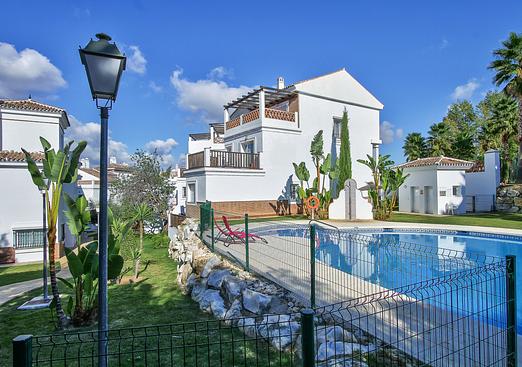Town house in Lauro Golf