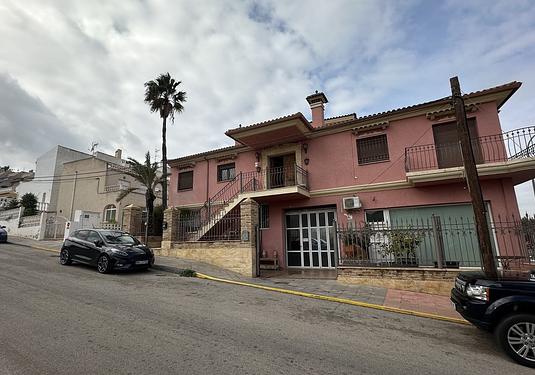 Commercial in San Miguel de Salinas