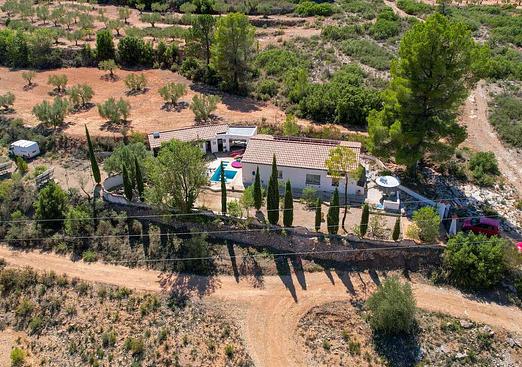 Country house in Ayora