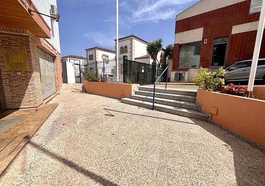 Commercial in Villamartin