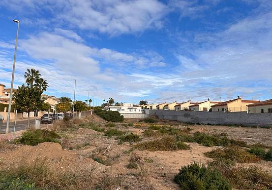 Land in La Marina