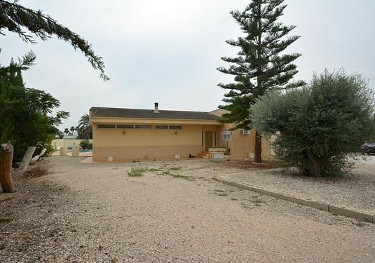 Country house in Almoradi
