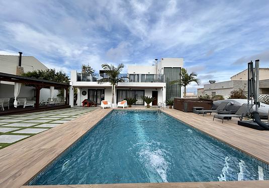 Villa in Los Balcones