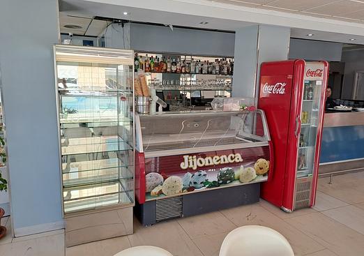 Commercial in La Mata