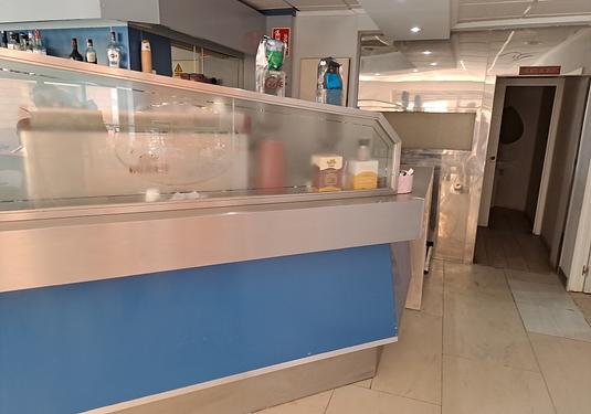 Commercial in La Mata