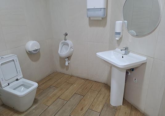 Commercial in La Mata