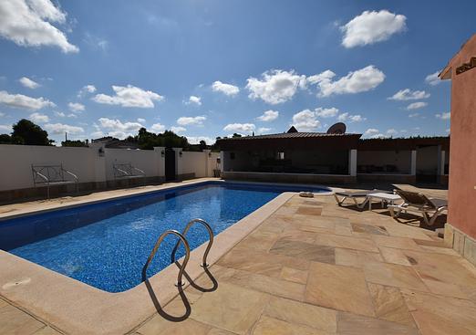 Country house in Heredades