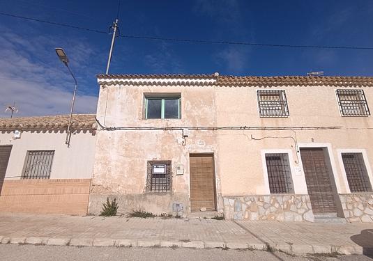 Town house in Raspay