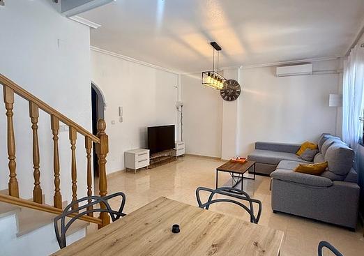 Town house in San Miguel de Salinas