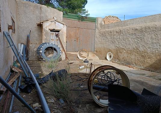 Country house in Yecla