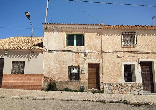 Town house in Raspay