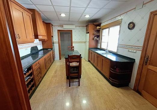 Town house in Algueña