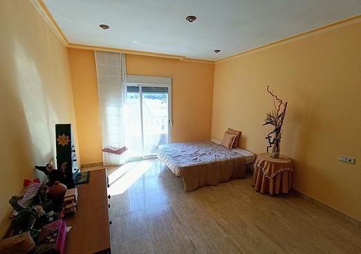 Town house in Algueña