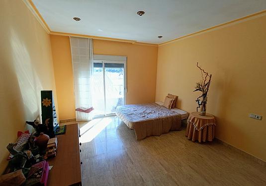 Town house in Algueña