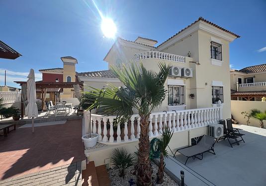 Villa in Algorfa