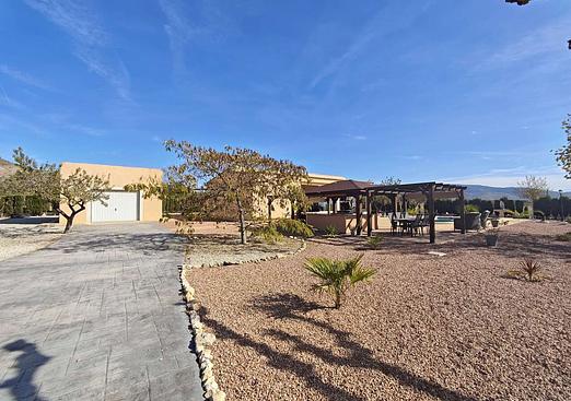 Villa in Sax