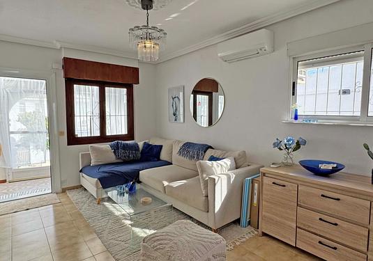 Town house in San Miguel de Salinas