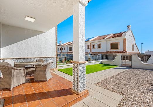 Town house in San Miguel de Salinas