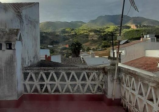 Town house in Alozaina