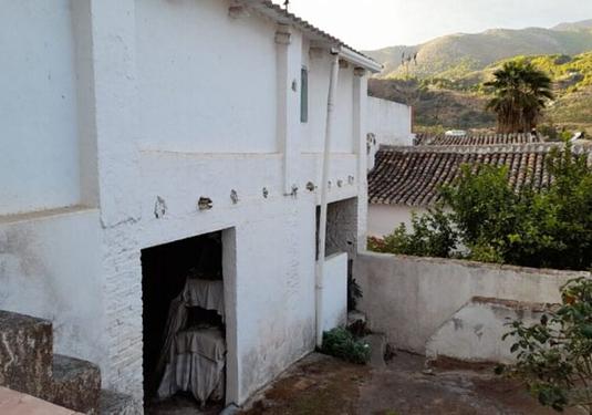 Town house in Alozaina