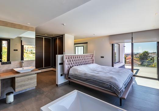 Villa in El Paraíso, Estepona